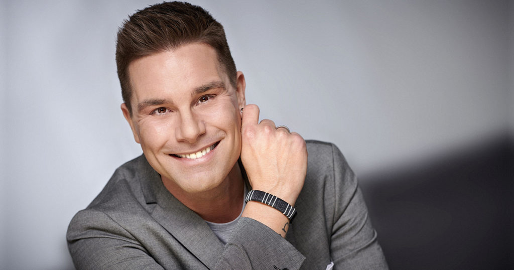 Eloy de Jong bittet zum Tanz – mit „Kopf aus – Herz an (... und tanz! SAMBA)“